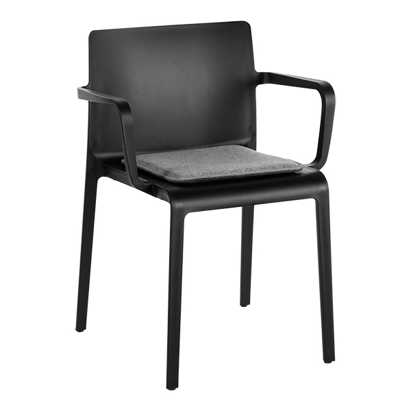 Sedia Volt 675 Nera Con Braccioli E Cuscino